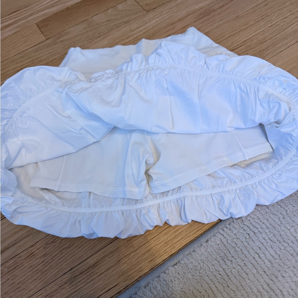 OFFLINE BY AERIE Real Me White Bubble Skort - Small - Picture 12 of 13